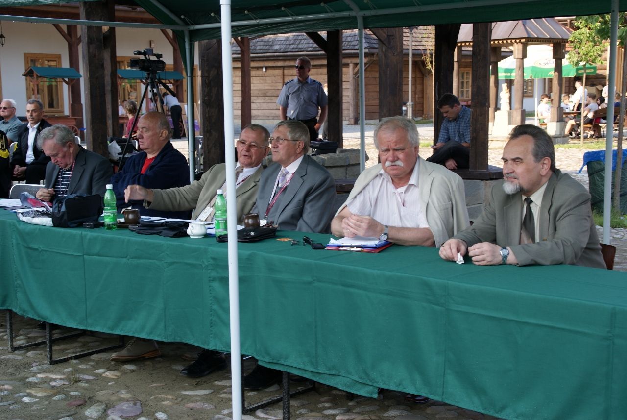 Jury festiwalu Echo Trombity 2011: płk Stanisław Latek, kpt. Tadeusz Dobrowolski, kpt. Stefan Żuk, Franciszek Suwała, Stanisław Migacz, dyr. MCK Antoni Malczak