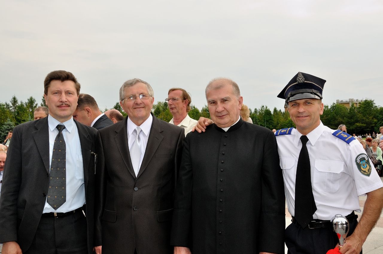 Od lewej: Kazimierz Czarnecki, Franciszek Suwała, ks. Kazimierz Szymonik, Mirosław Kordowski